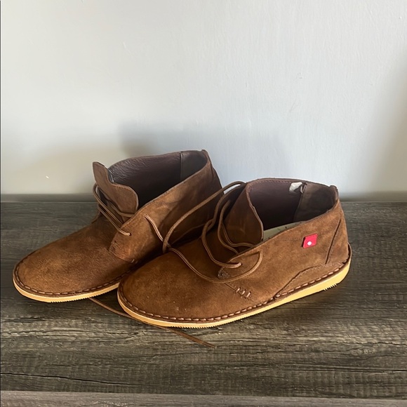 Brown Suede Chukka Boots with Lace-Up Design - Picture 4 of 6